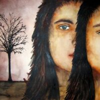 Les deux visages se font face sans véritablement se rencontrer. La proximité des figures crée une tension silencieuse, un espace où se mêlent identité, intimité et altérité. Les transparences de l'aquarelle, les tonalités chaudes et les ombres profondes donnent aux visages une présence presque intemporelle et l'arbre solitaire introduit une dimension symbolique.