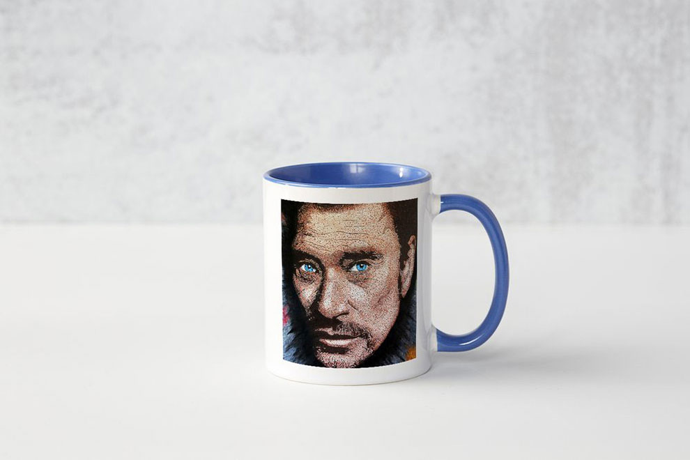 MUG intérieur bleu, édité d'après le tableau original "JOHNNY HALLYDAY" de 100 X 80 cm, créé par l'artiste peintre Michel Perrier