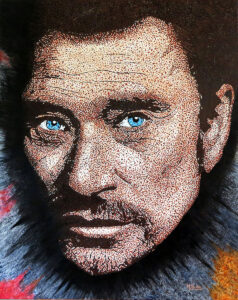 Seconde interprétation personnelle en touches pointillées du portrait de Johnny. Ce grand tableau met en avant ses yeux d'un bleu intense et profond. C'est toujours une sensation de proximité avec l'artiste qui semble se créer, car son regard nous suit et accompagne nos mouvements. Format 80 X 100 cm en techniques mixtes.